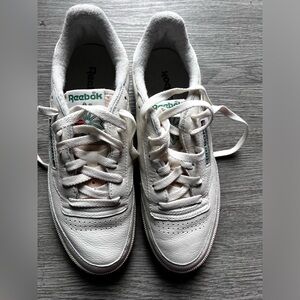 REEBOK - Women Club Vintage size 9